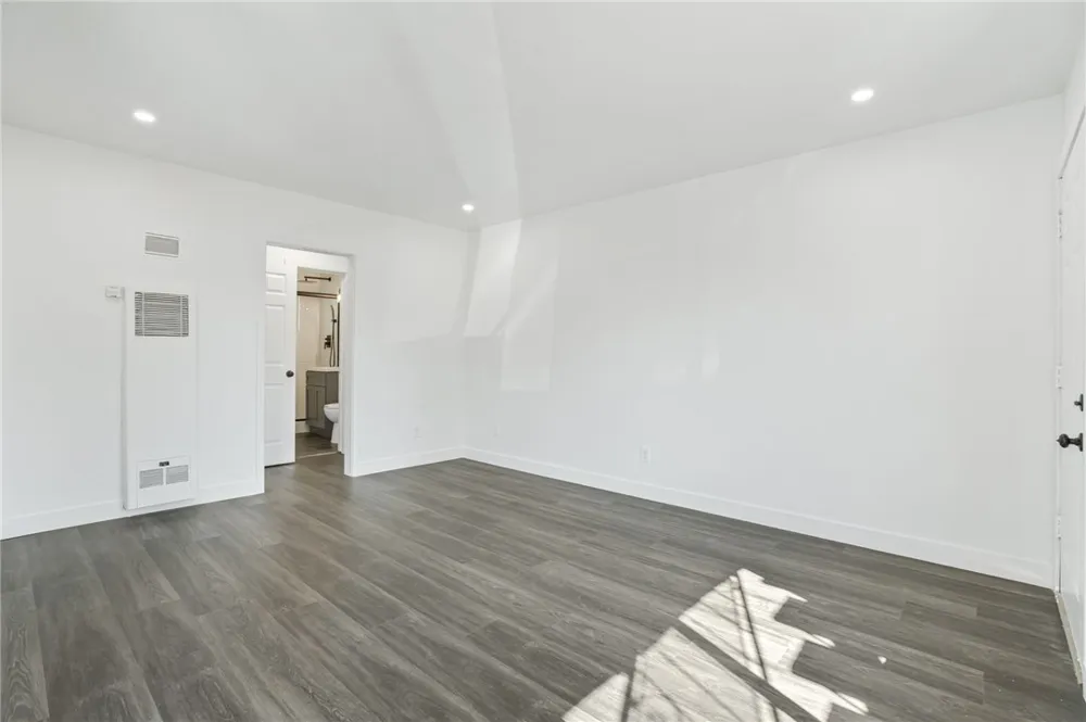 925 W 84th Los Angeles, CA 90044