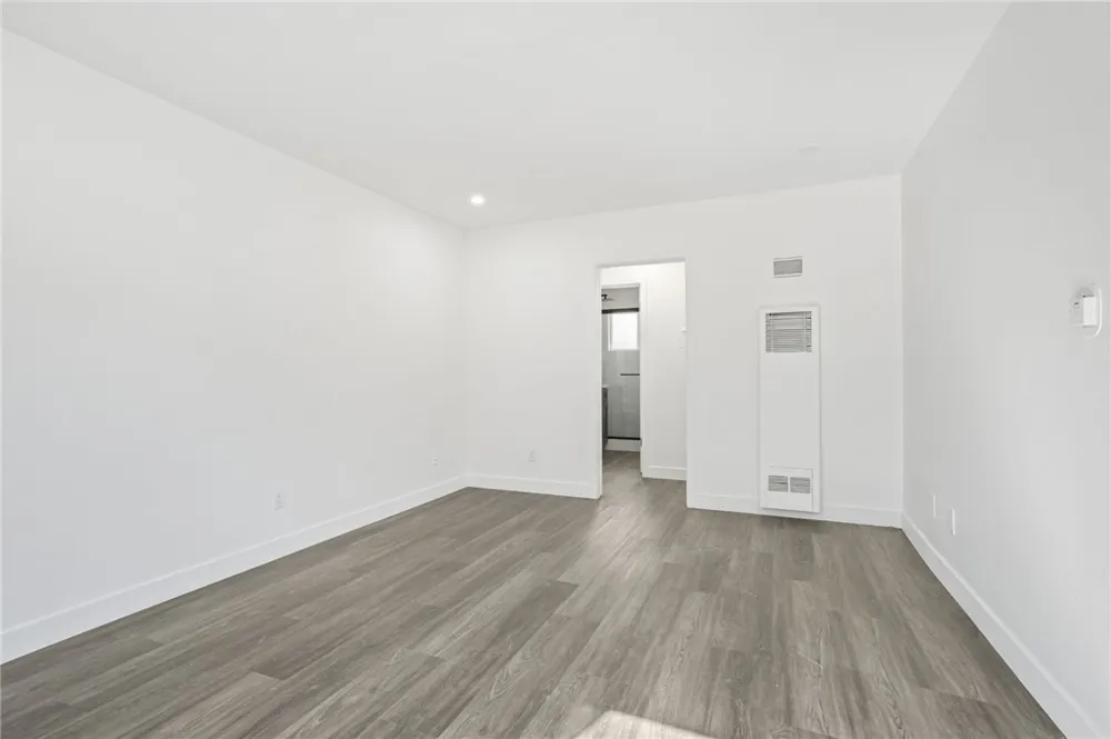 925 W 84th Los Angeles, CA 90044