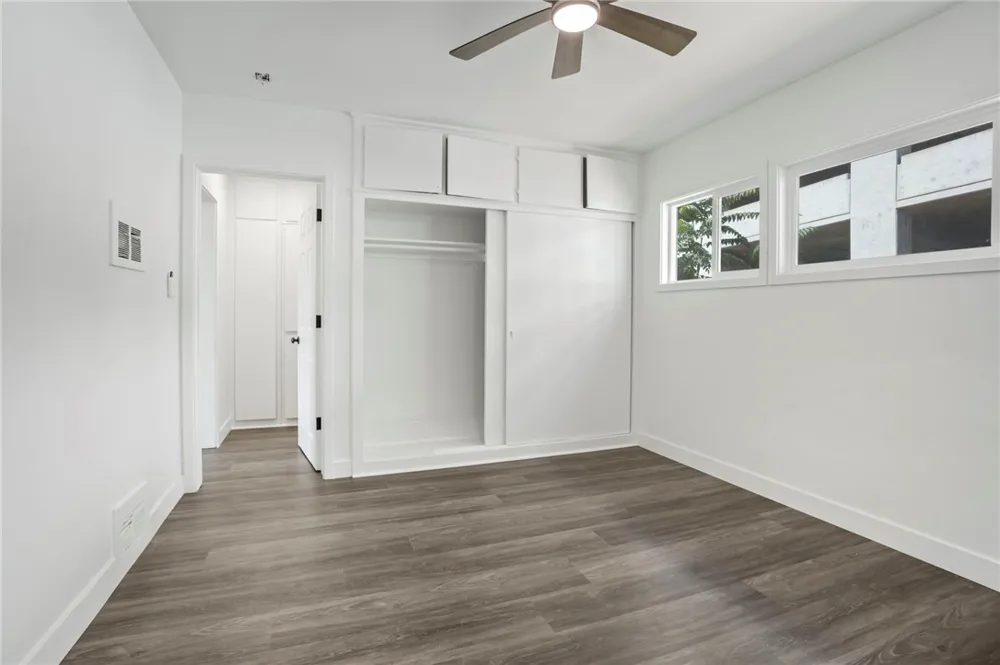 925 W 84th Los Angeles, CA 90044