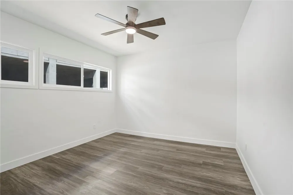 925 W 84th Los Angeles, CA 90044