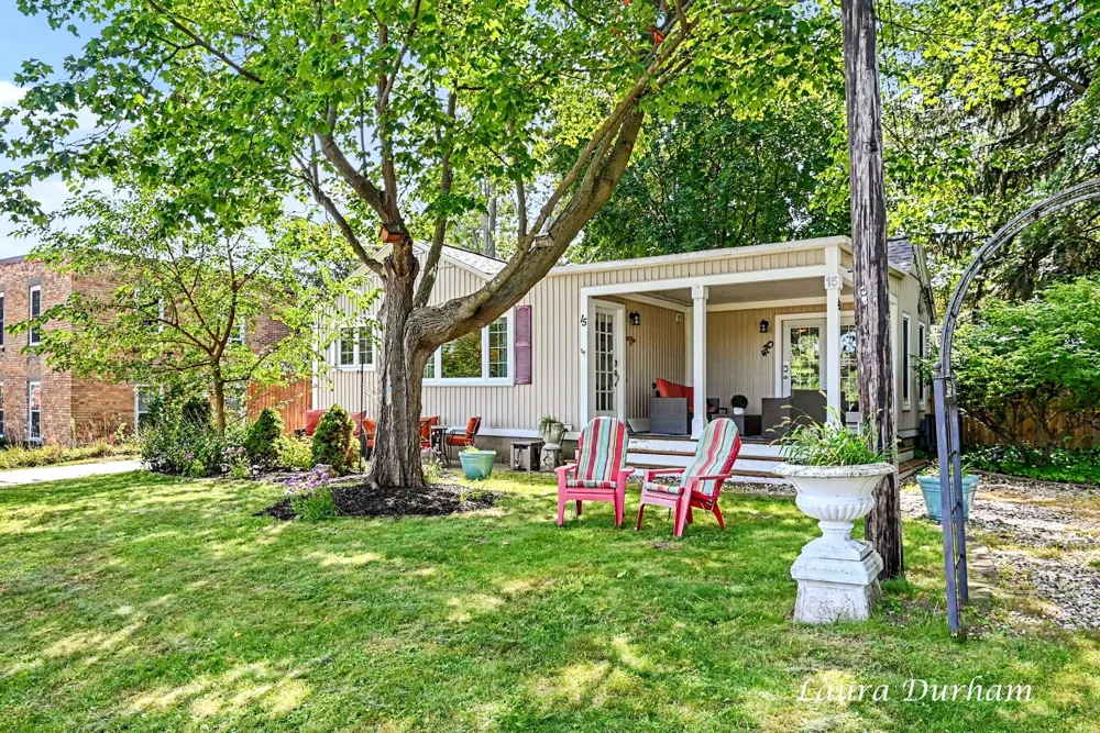 15 E Wall Street Douglas, MI 49406
