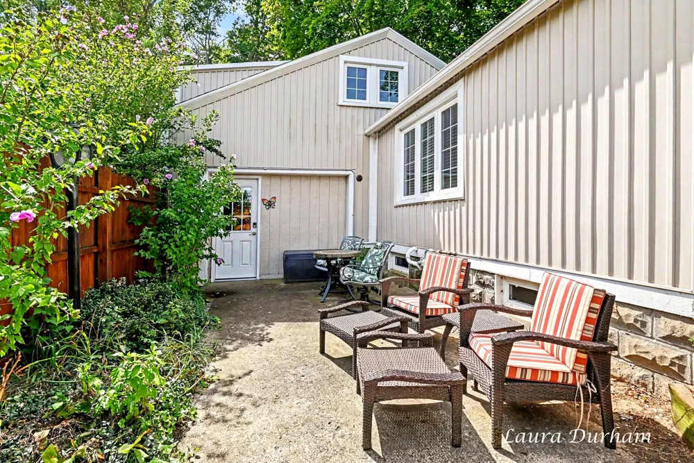15 E Wall Street Douglas, MI 49406