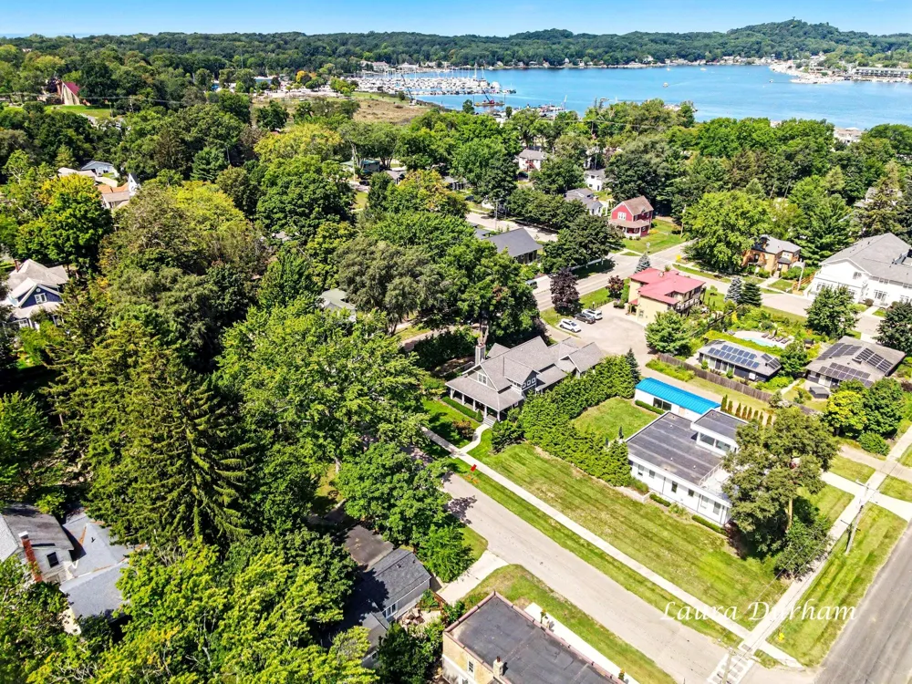15 E Wall Street Douglas, MI 49406