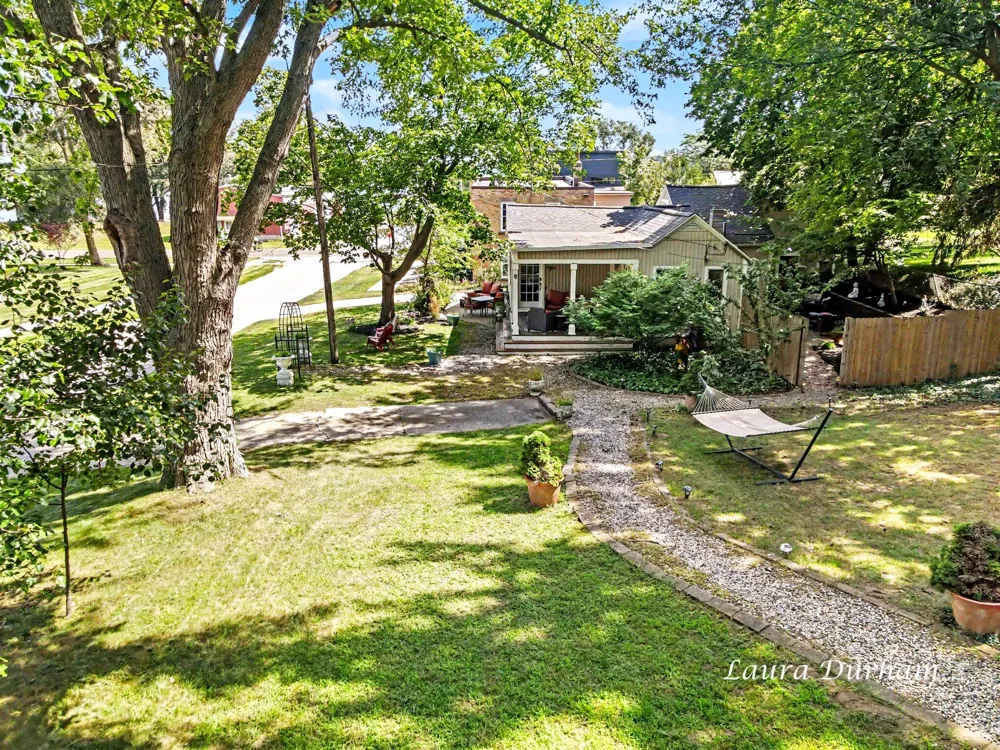 15 E Wall Street Douglas, MI 49406