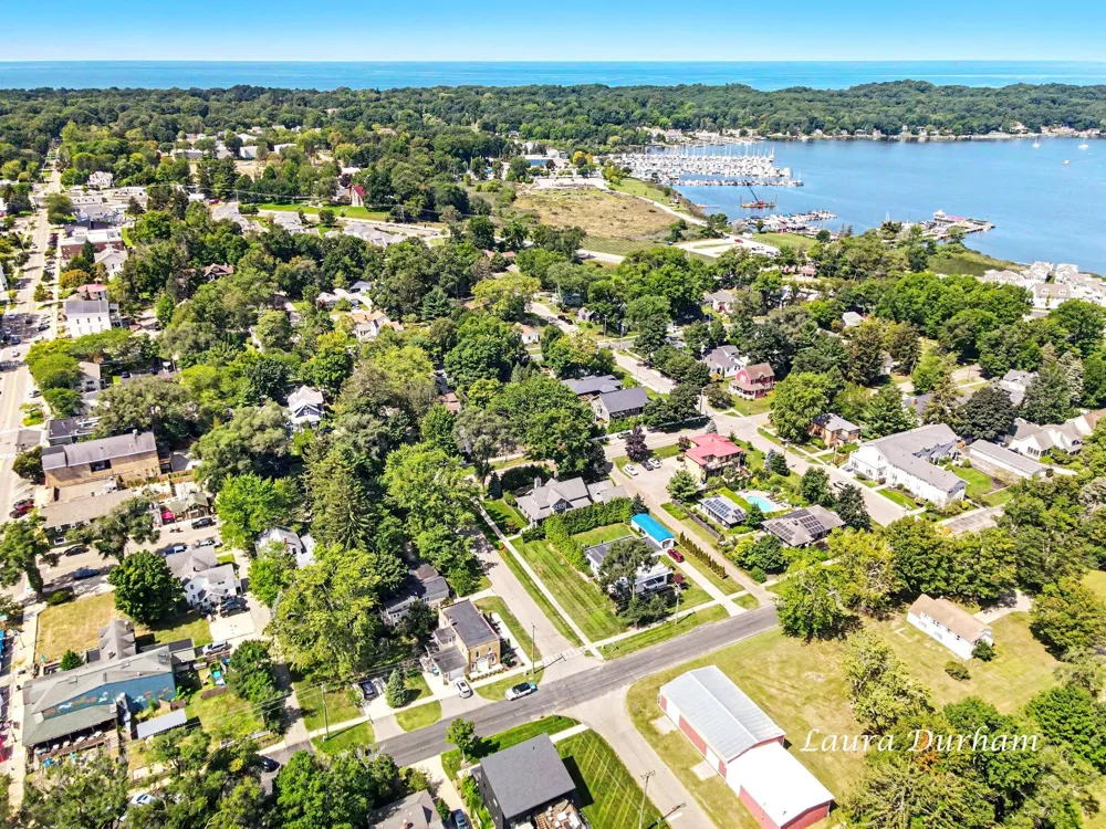 15 E Wall Street Douglas, MI 49406