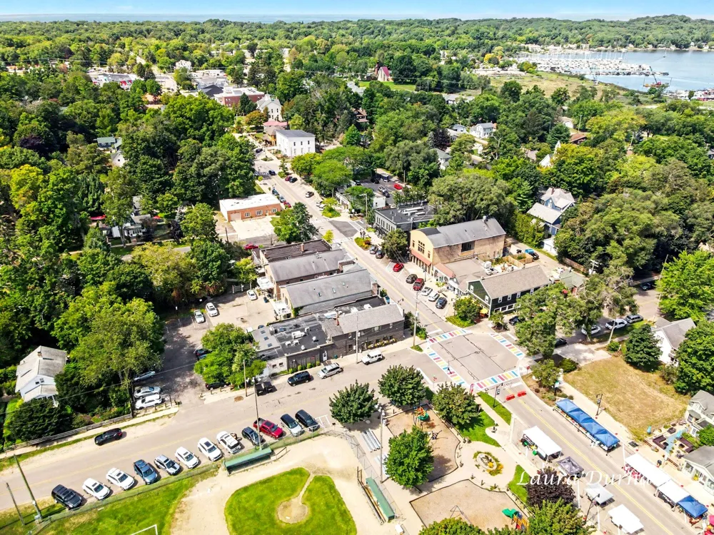 15 E Wall Street Douglas, MI 49406