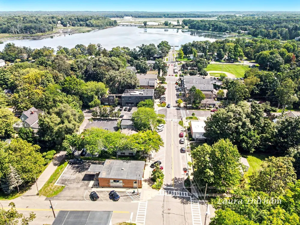 15 E Wall Street Douglas, MI 49406