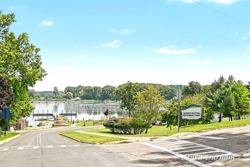 15 E Wall Street Douglas, MI 49406