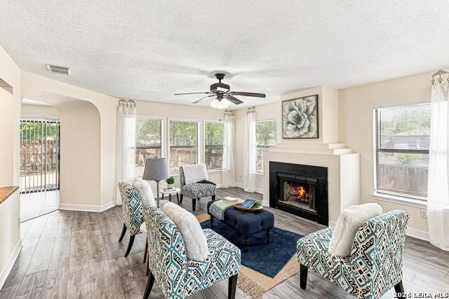6883 CANARY MEADOW DR Converse, TX 78109