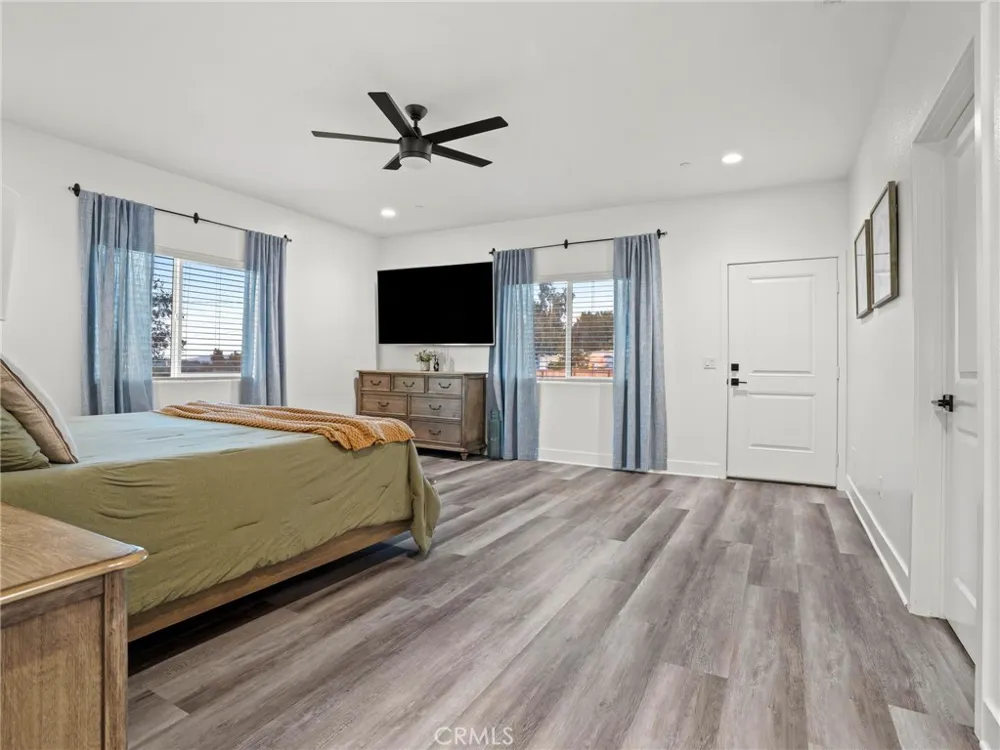 11383 Maple Hesperia, CA 92345
