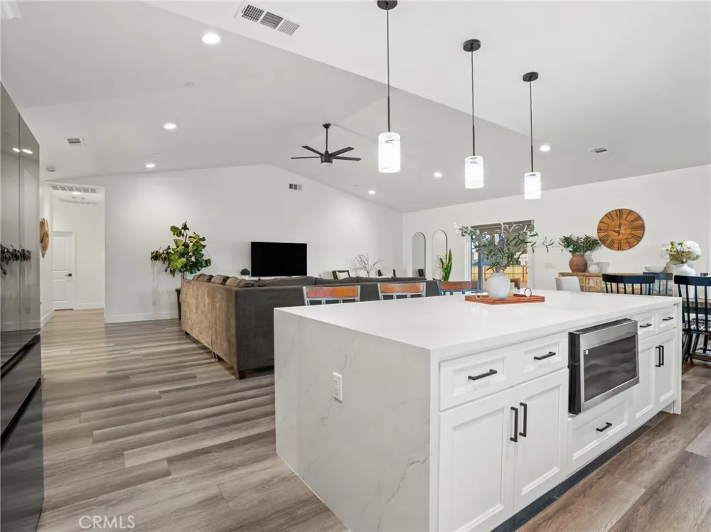 11383 Maple Hesperia, CA 92345