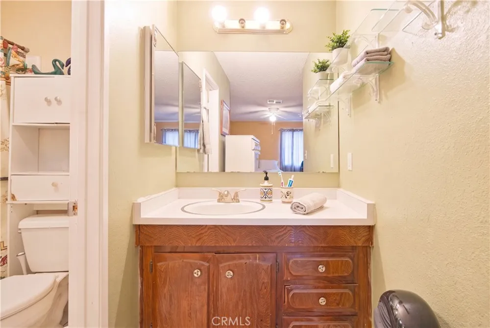 37617 27th E Palmdale, CA 93550