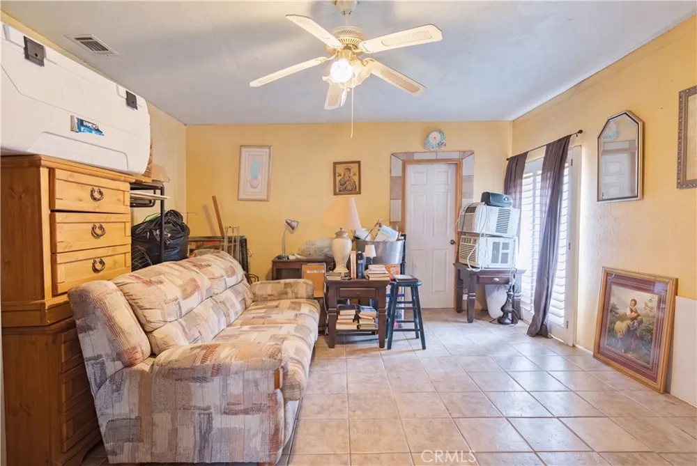 37617 27th E Palmdale, CA 93550