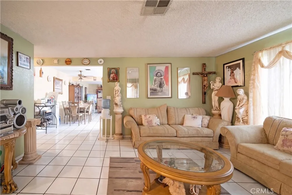 37617 27th E Palmdale, CA 93550
