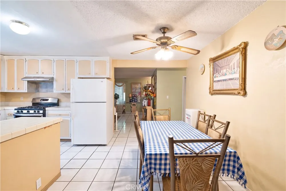 37617 27th E Palmdale, CA 93550