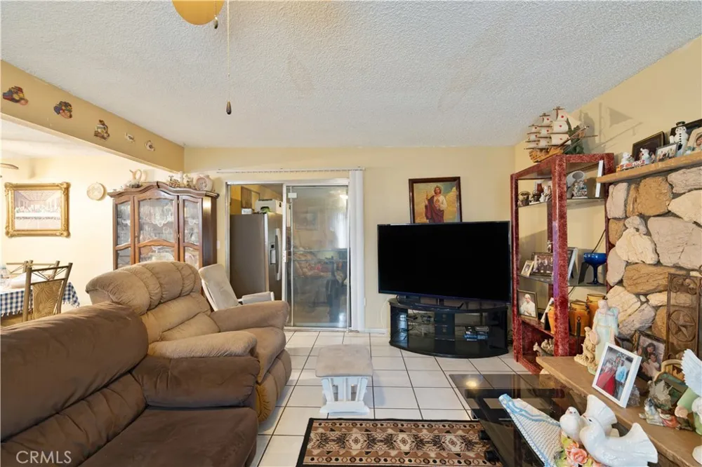 37617 27th E Palmdale, CA 93550