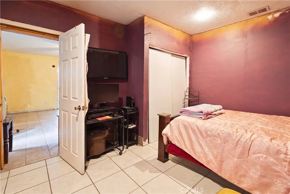37617 27th E Palmdale, CA 93550