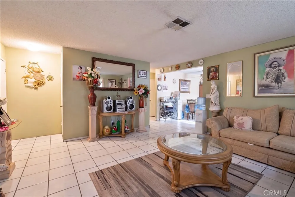37617 27th E Palmdale, CA 93550