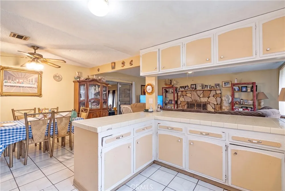 37617 27th E Palmdale, CA 93550