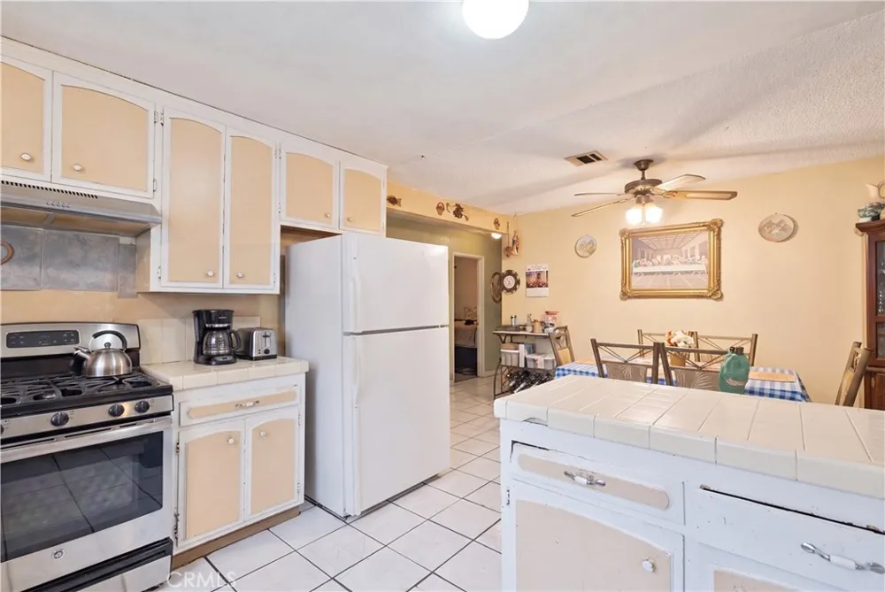 37617 27th E Palmdale, CA 93550