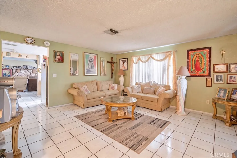 37617 27th E Palmdale, CA 93550