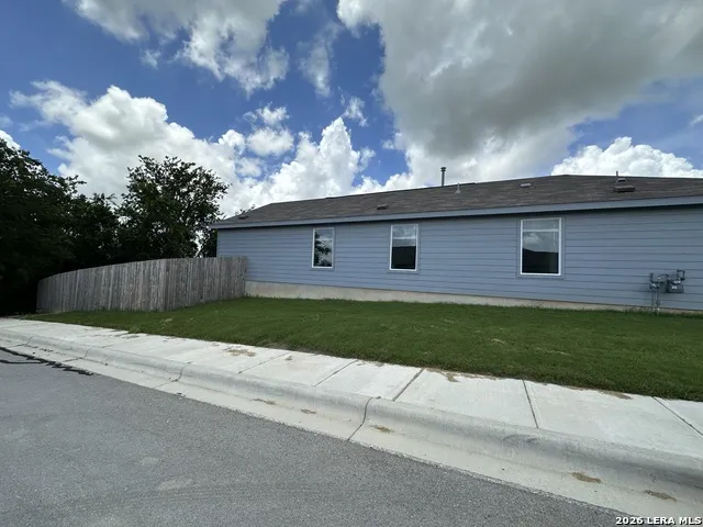 3735 Moon Hill Marion, TX 78132