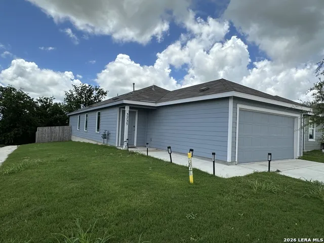 3735 Moon Hill Marion, TX 78132