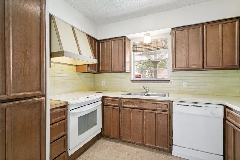 2019 Clubridge Drive Carrollton, TX 75006