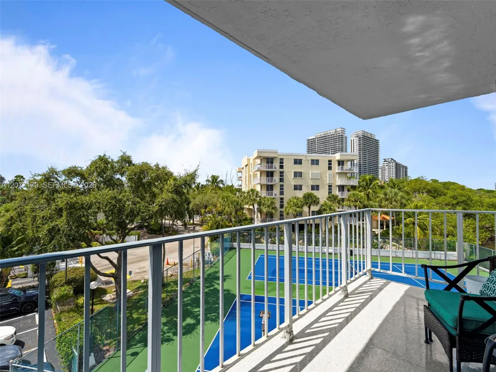 16546 NE 26th Ave #4G North Miami Beach, FL 33160