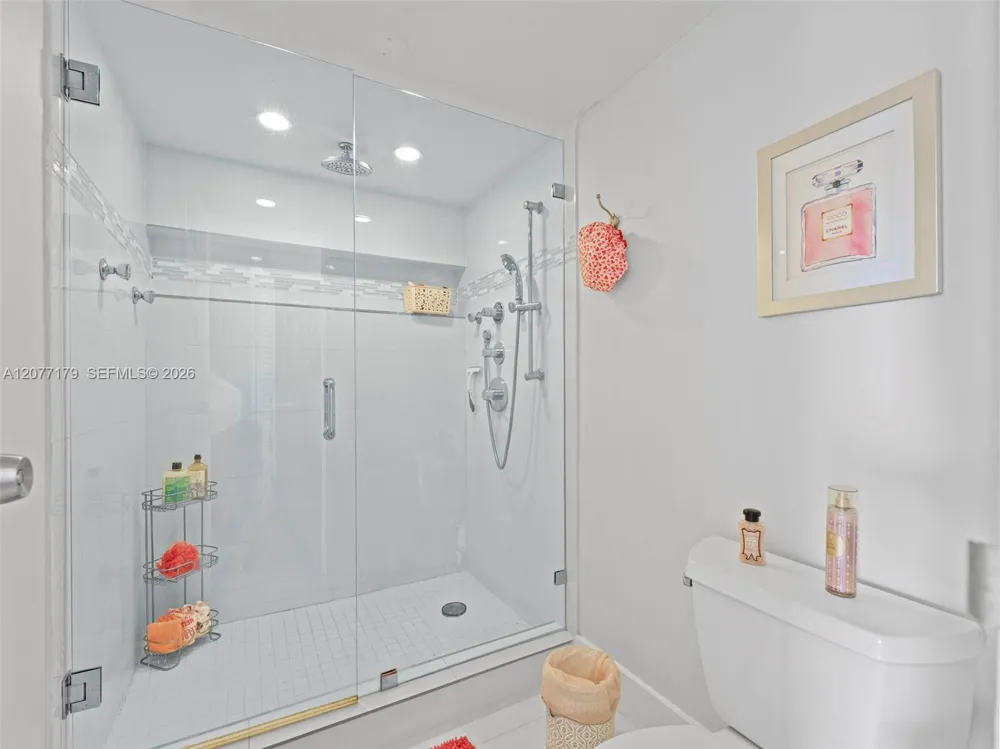 16546 NE 26th Ave #4G North Miami Beach, FL 33160