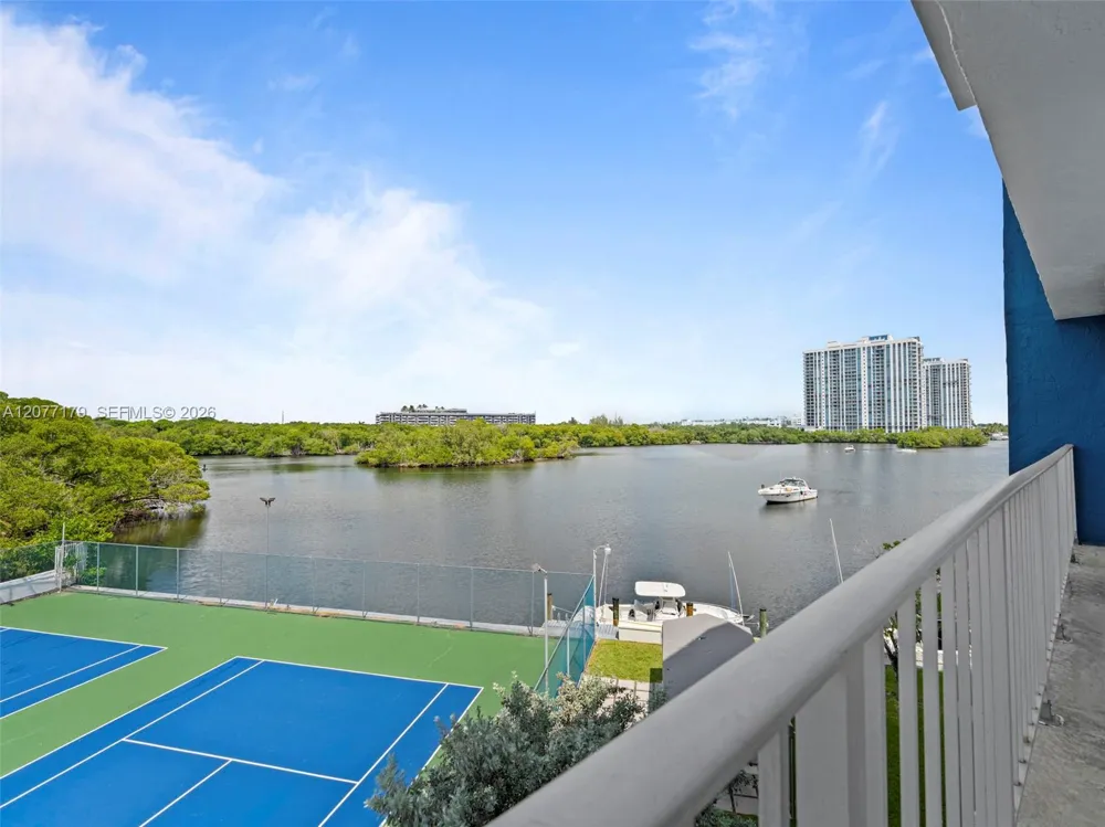 16546 NE 26th Ave #4G North Miami Beach, FL 33160
