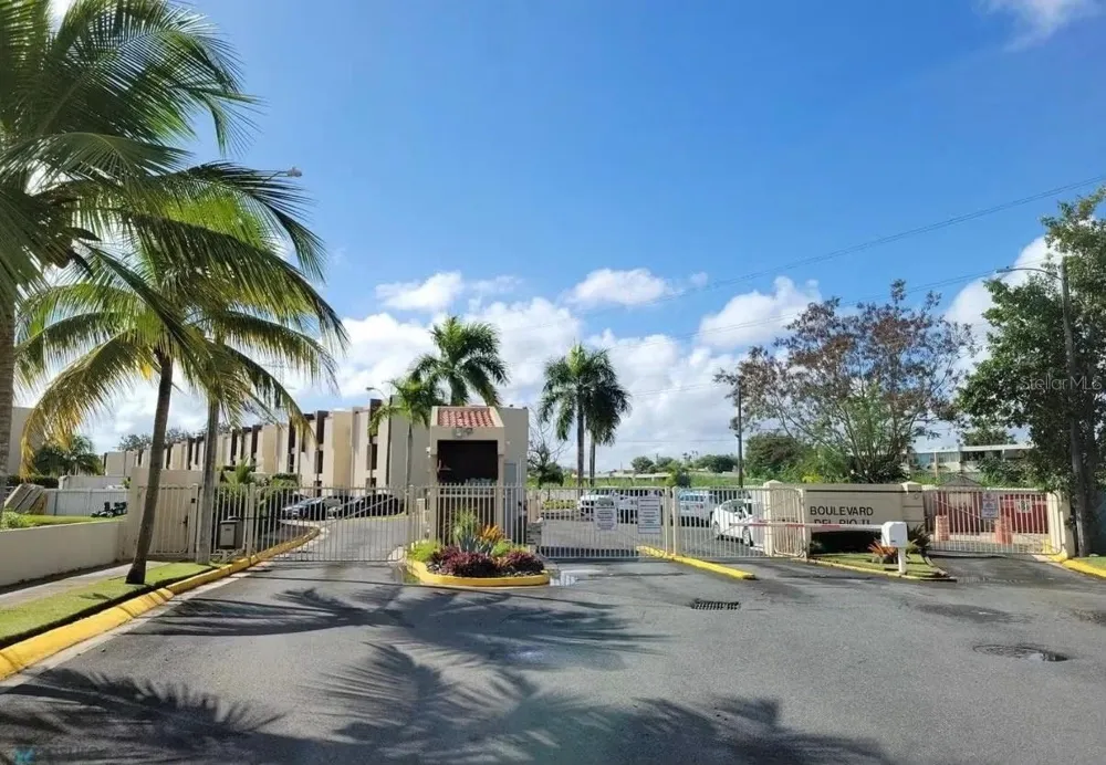 500 LOS FILTROS, BOULEVARD DEL RIO II AVENUE #323 Guaynabo, PR 00971