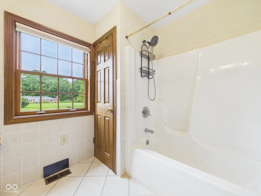 1311 400 E Anderson, IN 46012