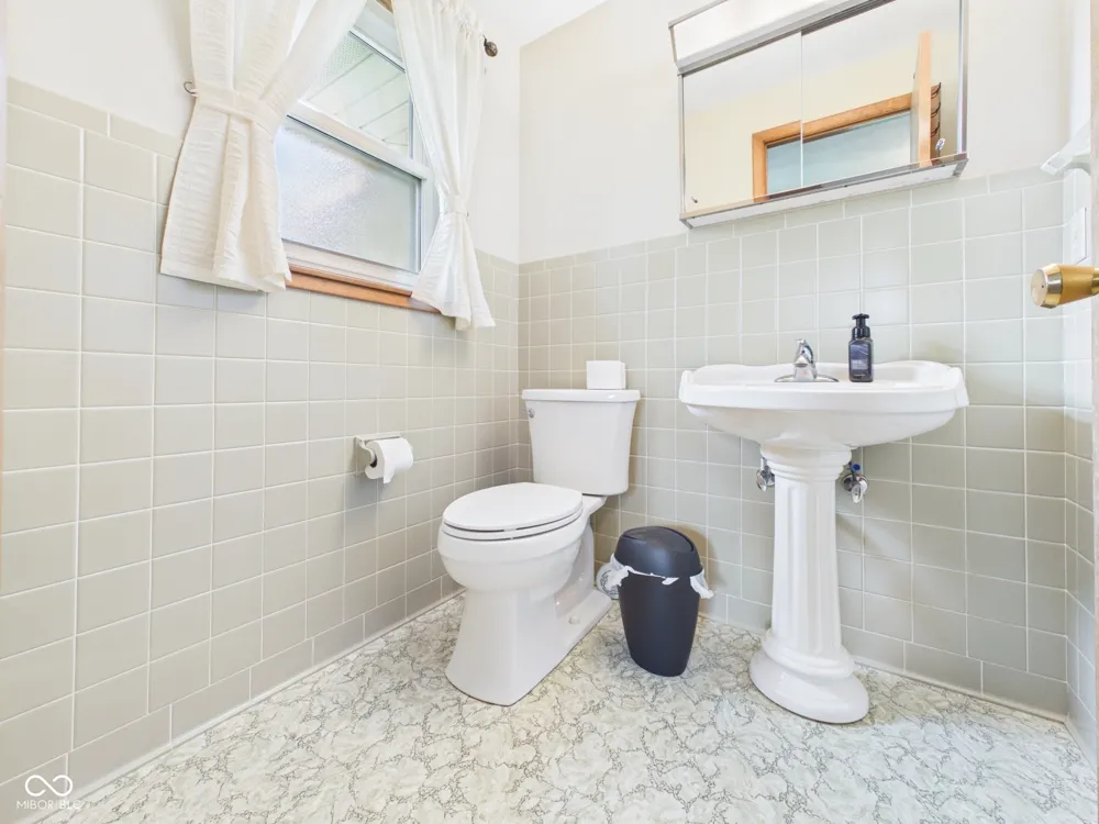 1311 400 E Anderson, IN 46012