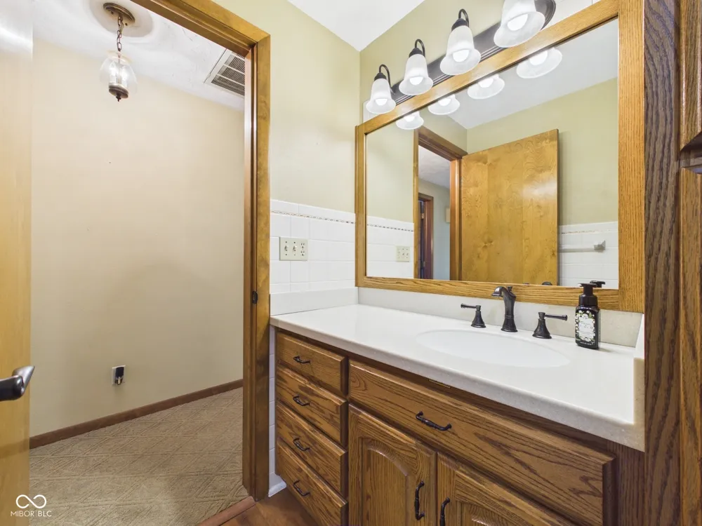 1311 400 E Anderson, IN 46012