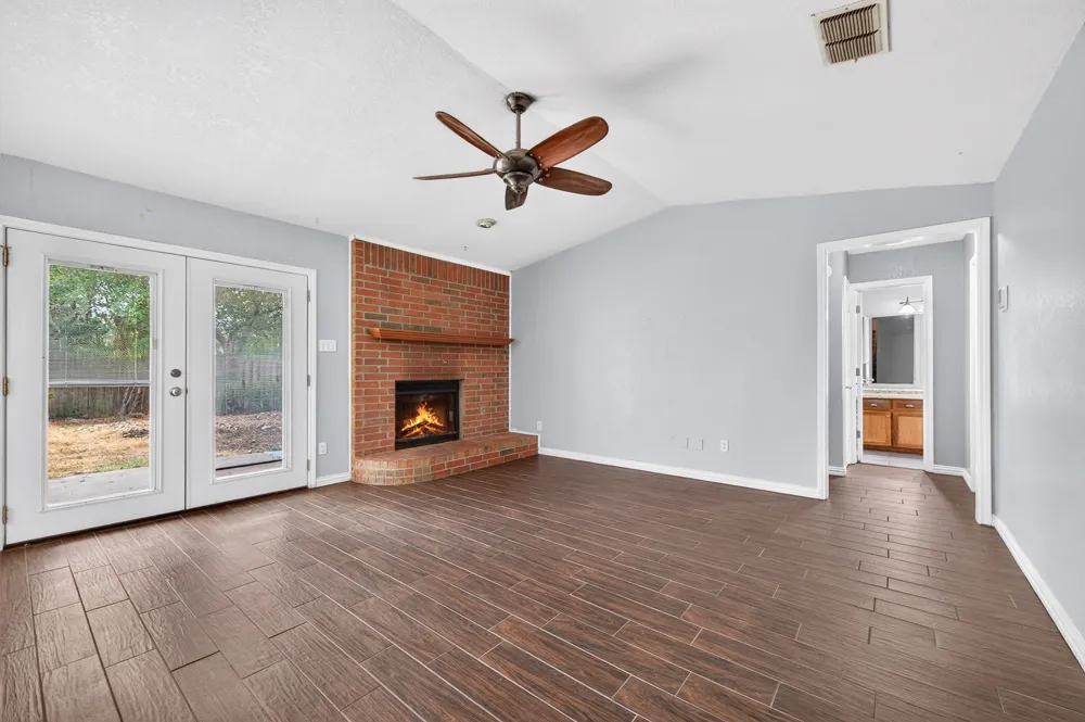 6401 Greenfield Court Watauga, TX 76148
