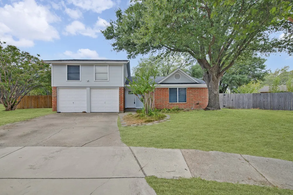 6401 Greenfield Court Watauga, TX 76148