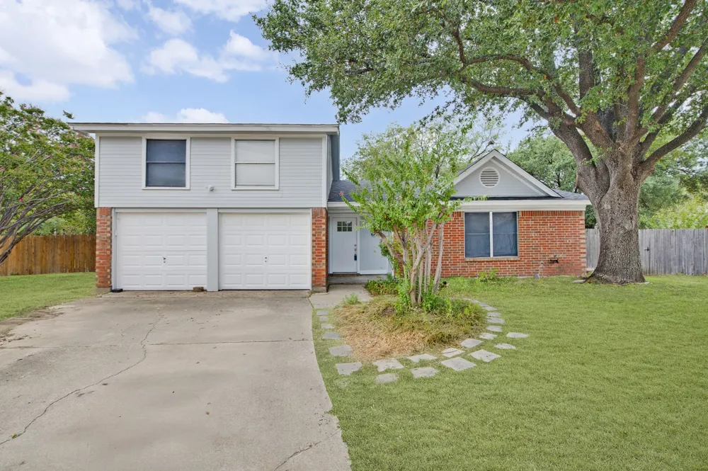 6401 Greenfield Court Watauga, TX 76148