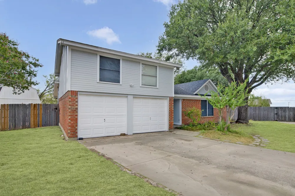 6401 Greenfield Court Watauga, TX 76148