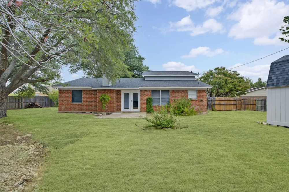 6401 Greenfield Court Watauga, TX 76148