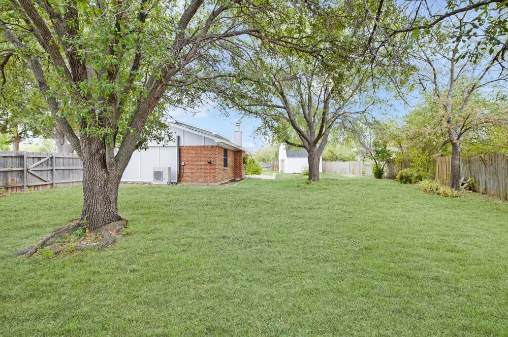 6401 Greenfield Court Watauga, TX 76148