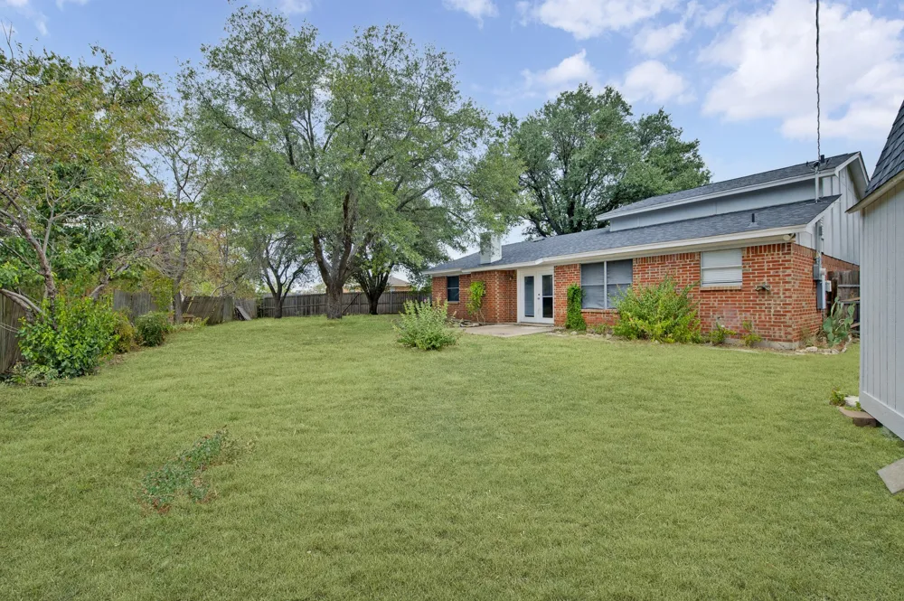 6401 Greenfield Court Watauga, TX 76148
