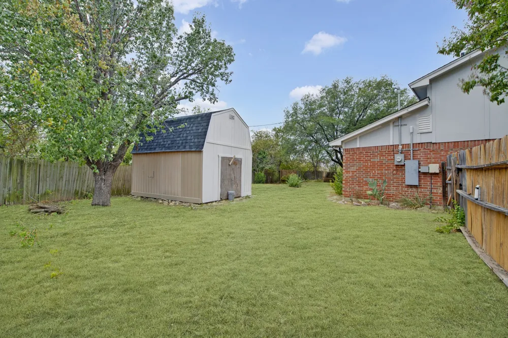 6401 Greenfield Court Watauga, TX 76148