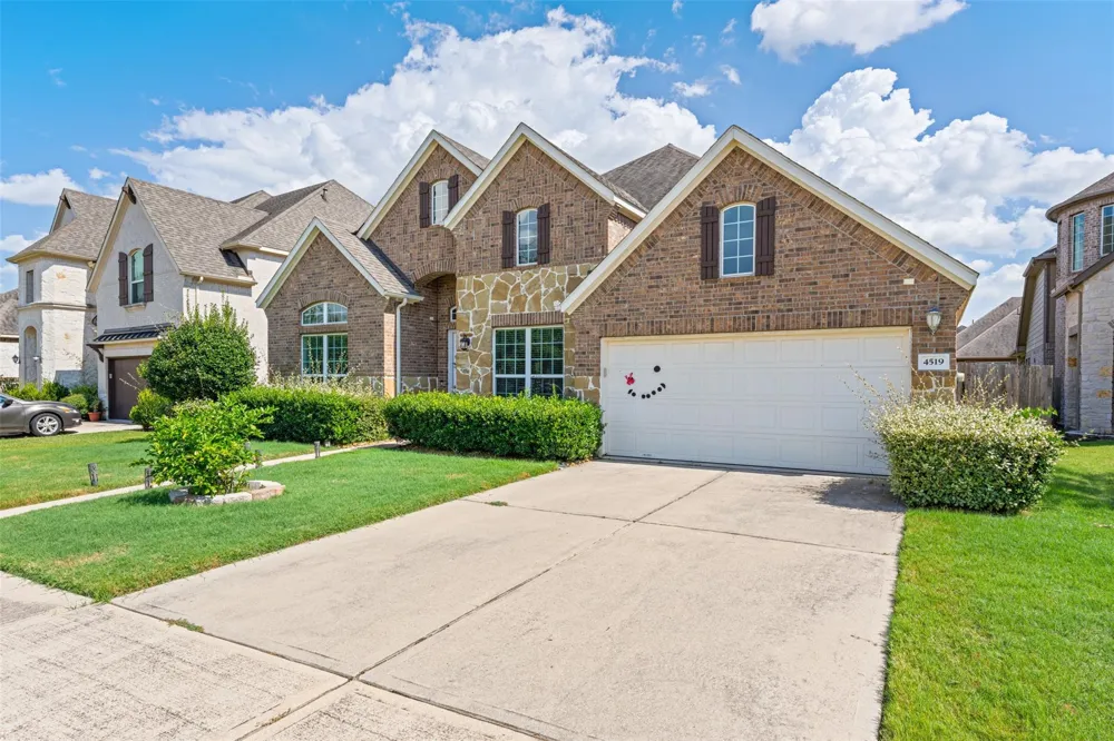 4519 Sterling Heights Lane Sugar Land, TX 77479