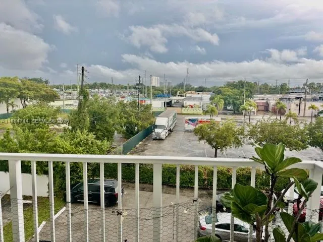 16465 SE 22nd Ave #406 North Miami Beach, FL 33160