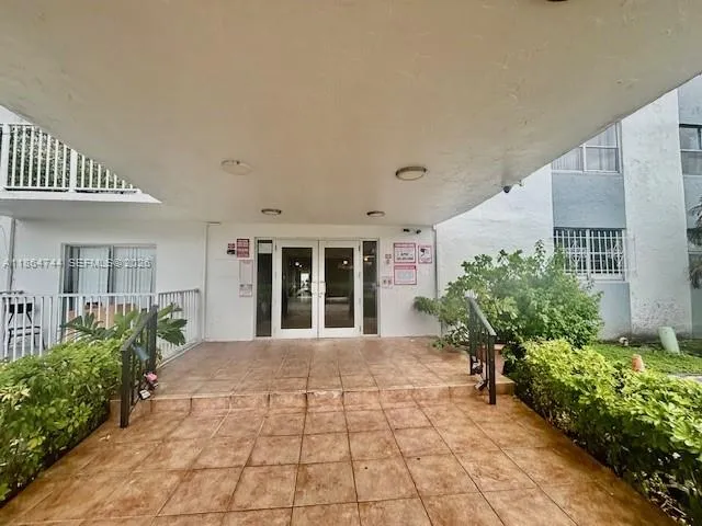 16465 SE 22nd Ave #406 North Miami Beach, FL 33160