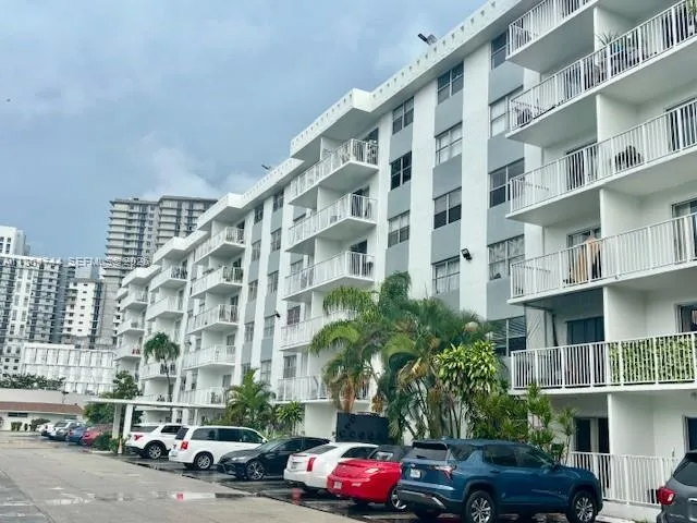 16465 SE 22nd Ave #406 North Miami Beach, FL 33160