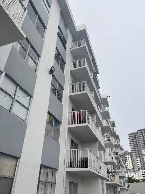 16465 SE 22nd Ave #406 North Miami Beach, FL 33160
