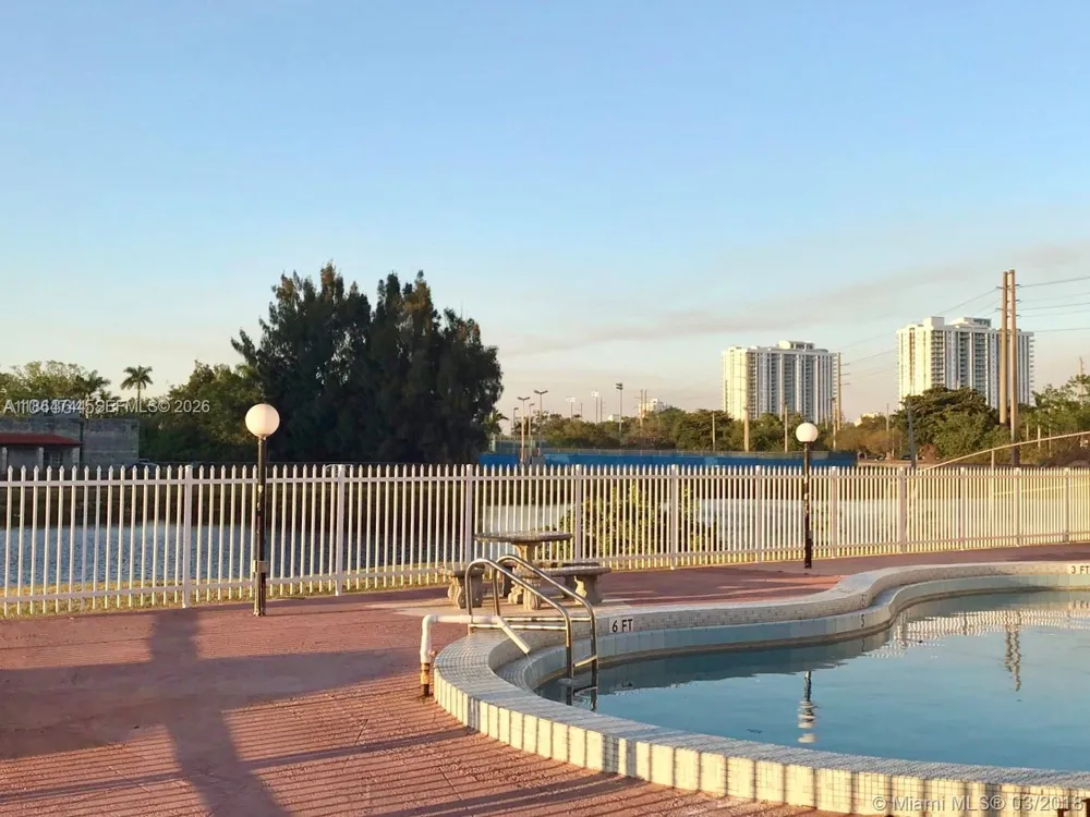 16465 SE 22nd Ave #406 North Miami Beach, FL 33160