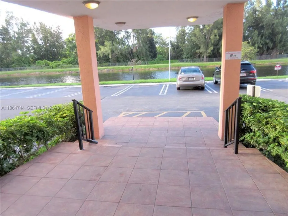 16465 SE 22nd Ave #406 North Miami Beach, FL 33160